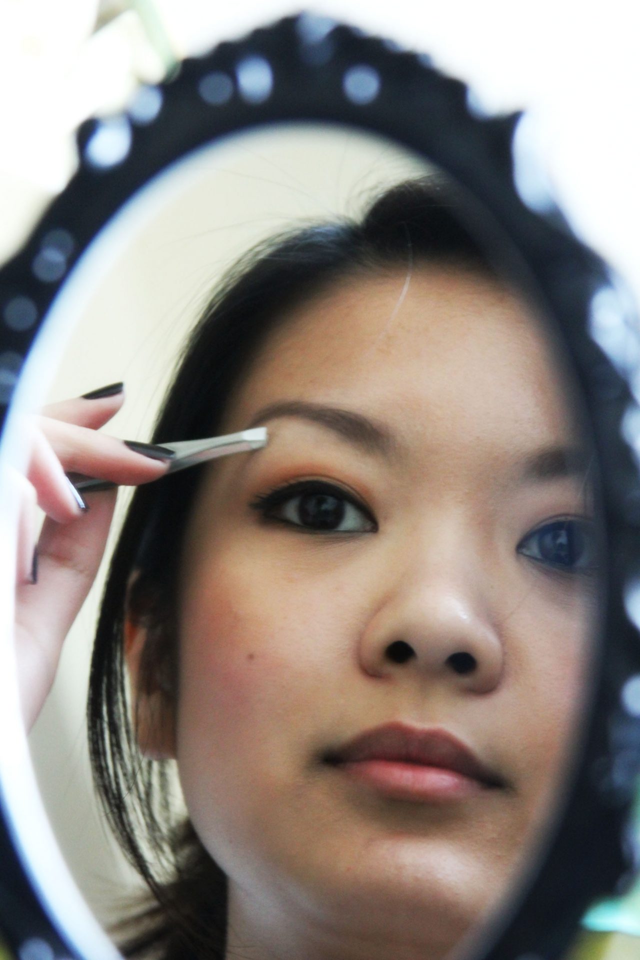 Emily Quak, Eyebrow shaping how-to