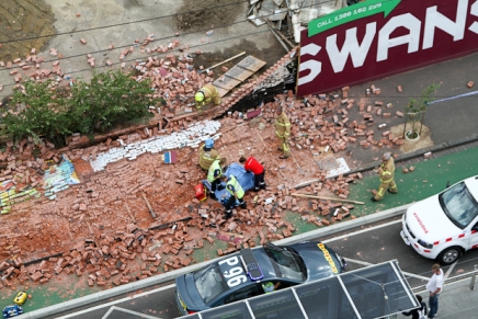 Swanston St wall collapses opposite international student accommodation