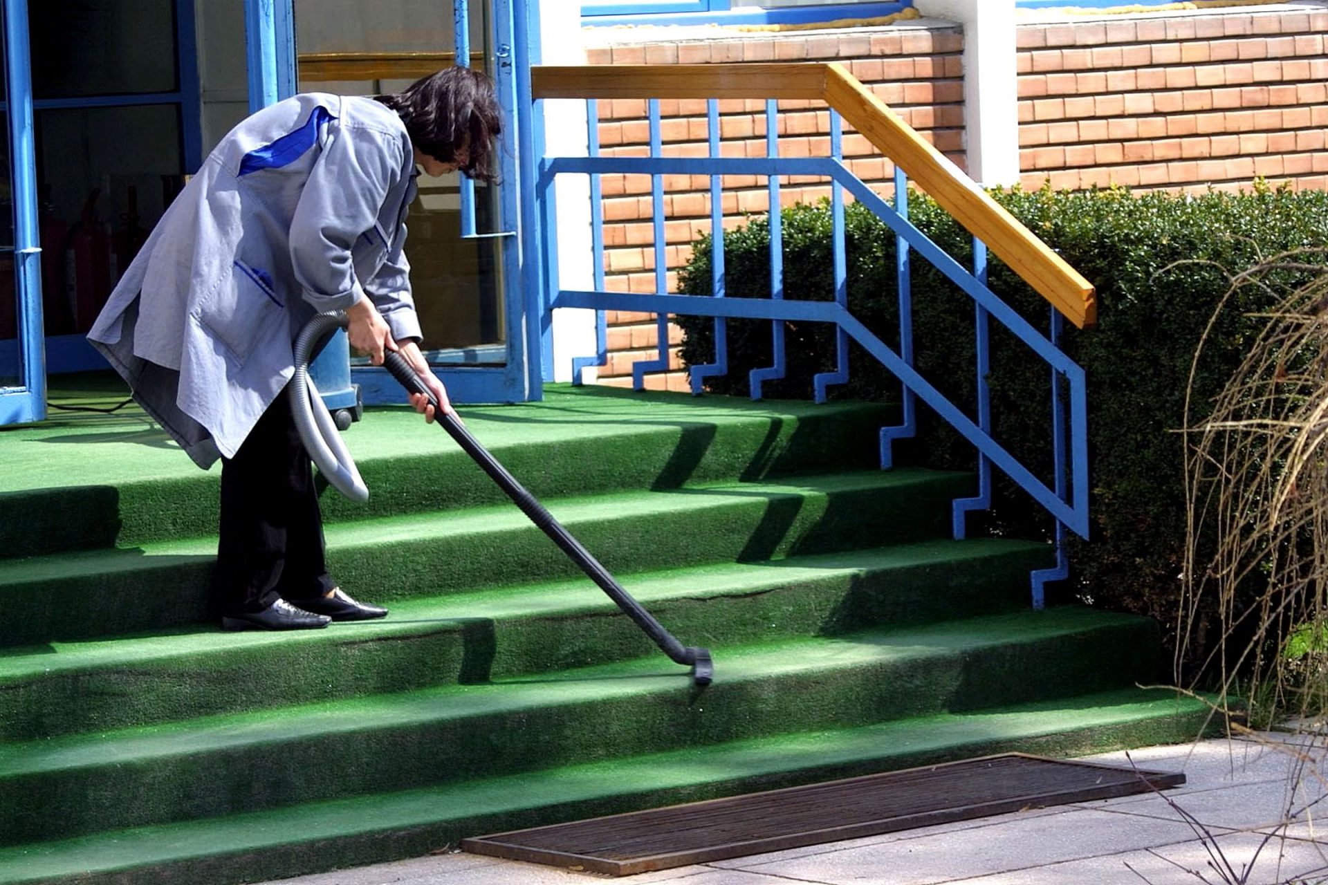 People_cleaning_stairs